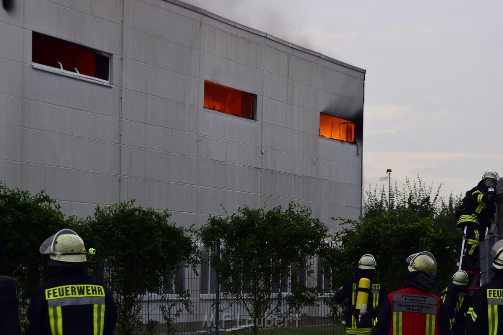 Grossbrand Halle Troisdorf Kriegsdorf Junkersring P104.JPG - Miklos Laubert